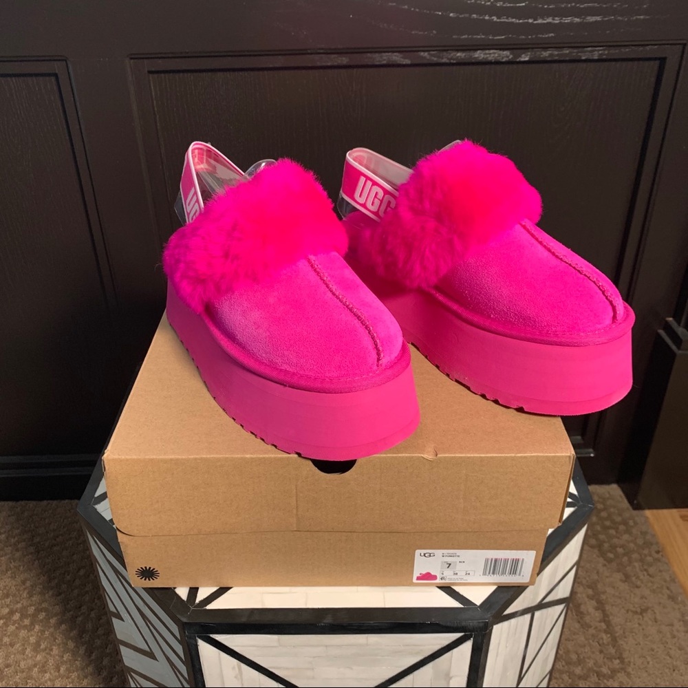 BNIB 🛍Ugg Funkette//Size 7//Rock Rose Suede🛍